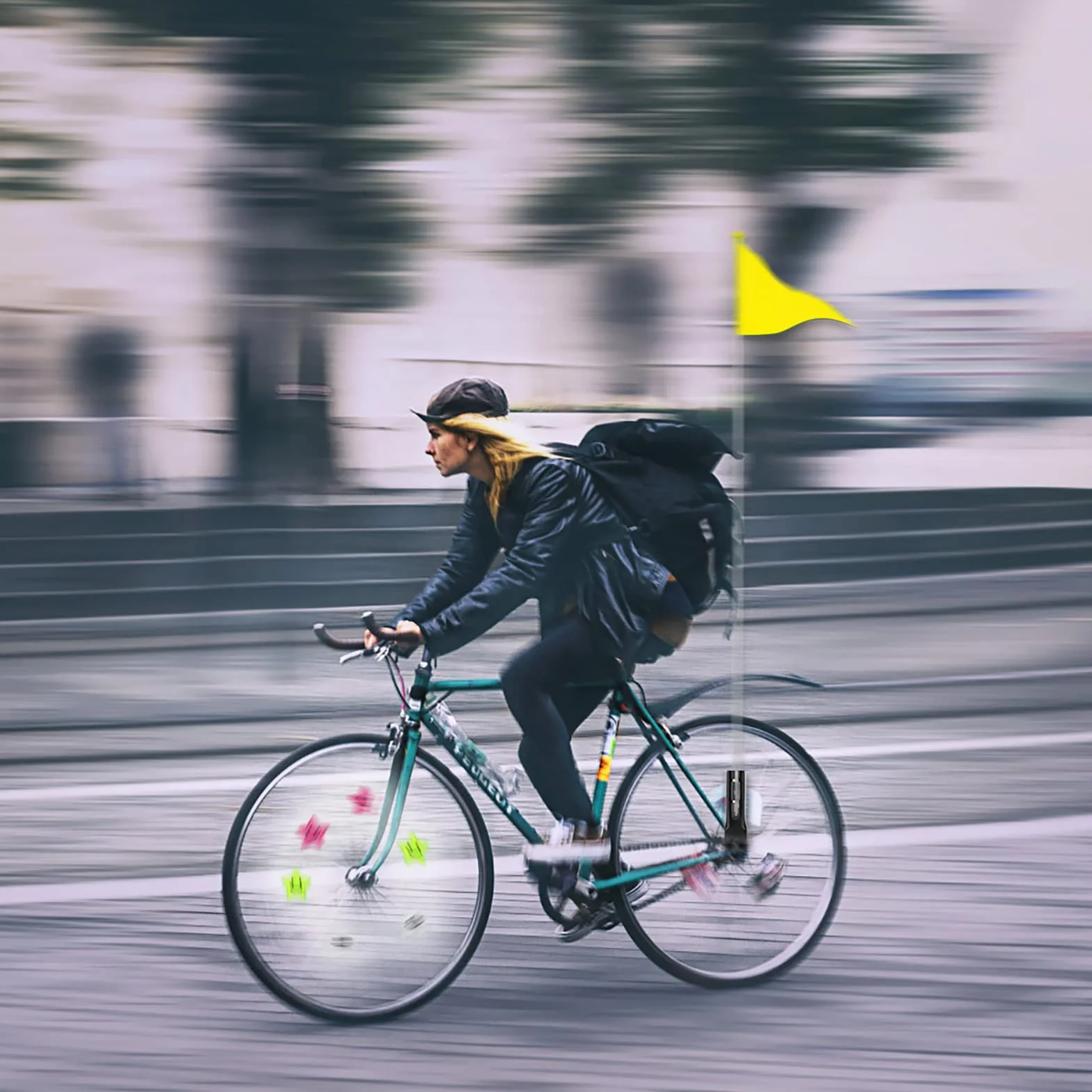 Drapeau Triangulaire de Sécurité Haute Visibilité pour Vélo Enfant avec Autocollants Réfléchissants, Jaune