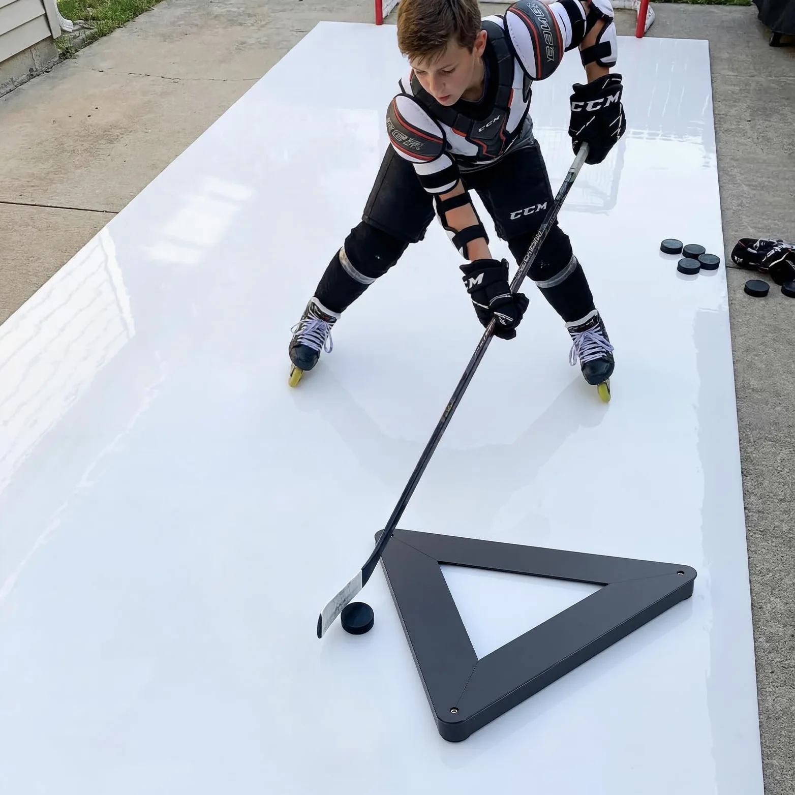 VEVOR Passeur de Hockey Triangulaire Rebondisseur de Palet Multi-Angles, Équipement d'Entraînement Utilisable sur et Hors Glace, Entraîneur de Passe et de Maniement de Crosse et Rondelle Portable