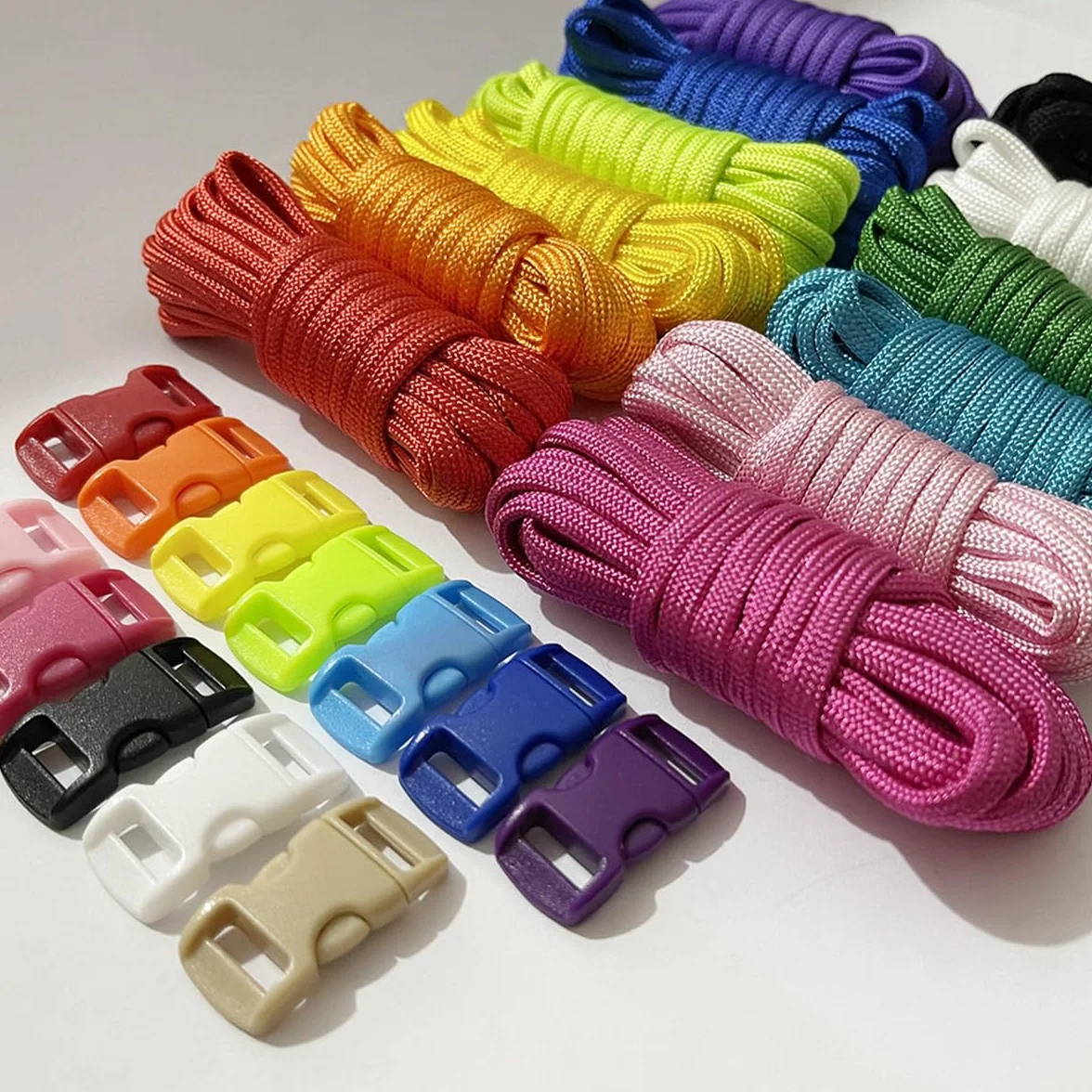 Ensemble de paracorde multifonction avec boucle et aiguilles à coudre pour fabrication de bracelets DIY