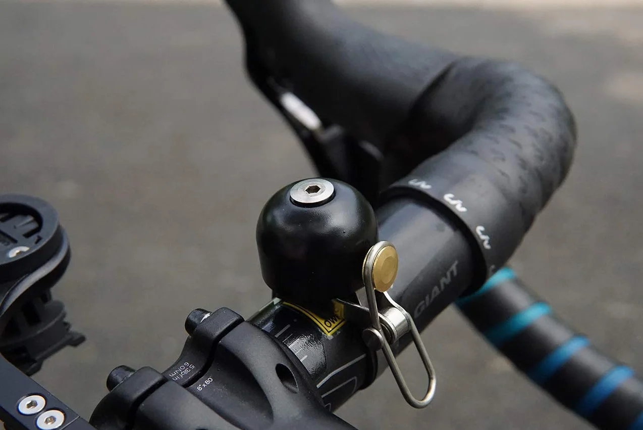 ROCKBROS Sonnette de Vélo Sonore Vintage, Klaxon Puissant pour Vélo Course VTT Gravel, Cloche Guidon 22-32 mm