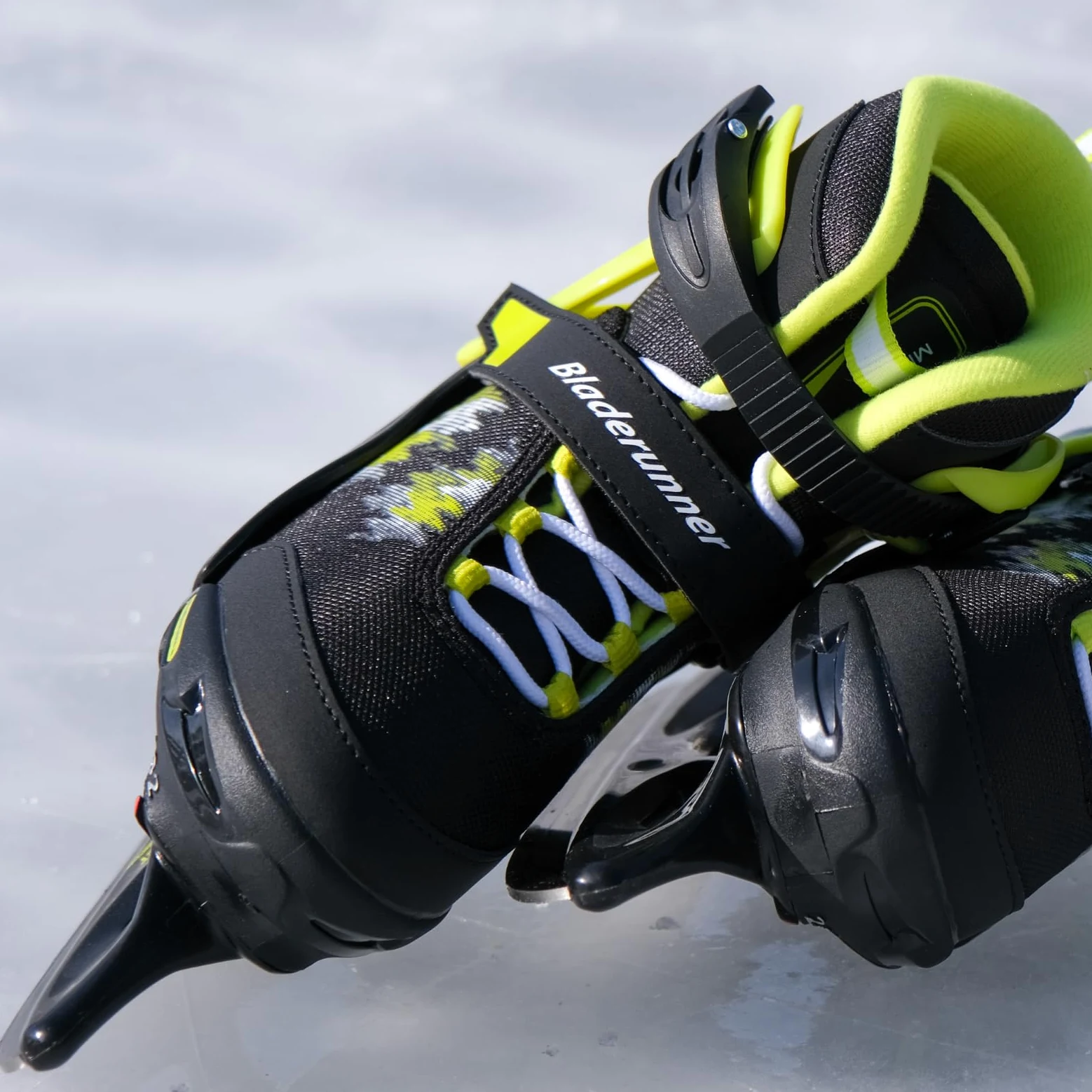 Bladerunner Micro Ice Patins à Glace Taille Réglable, Enfants et Adolescents, Noir/Citron Vert, 36-40