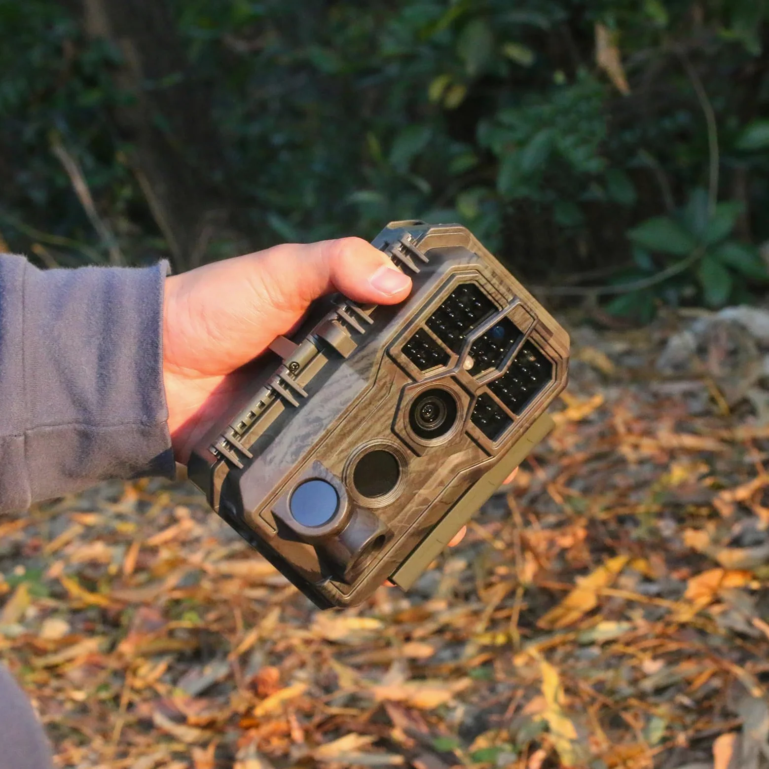 GardePro 4K Camera de Chasse avec Carte SD 32 Go, 64MP 4K Infrarouge Vision Nocturne Animaux Piege Photographique, No Glow 940nm IR LEDs Caméra de Chasse Suiveuse Exterieur Étanche, IP66