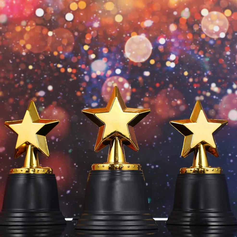 Didiseaon Trophée étoile: 9 Pièces Mini Trophée avec Base Plastique Foot pour Récompenses Sportives Jeux Winner Trophy pour Enfants Décorations de Classe et Concours