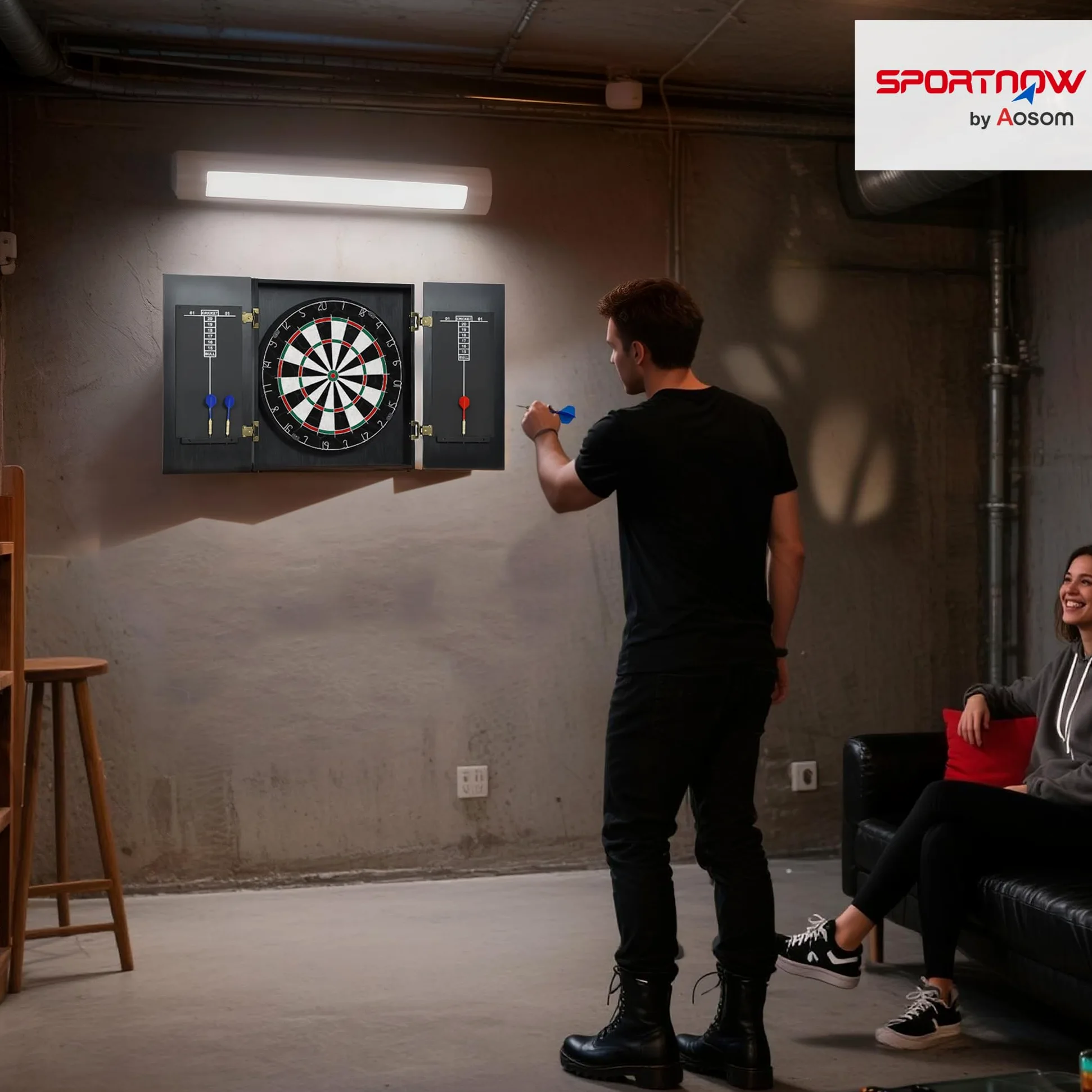 SPORTNOW Cible de Fléchettes en Sisal avec Cabinet Protection Murale Noir | 6 Fléchettes Pointe Acier, 2 Tableaux de Score, pour Adulte