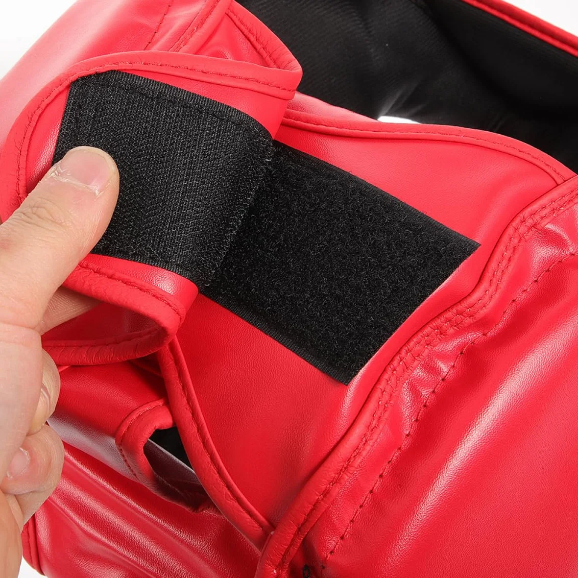 CLISPEED Casque de Protection Boxe Arts Martiaux Ajustable Mousse Entraînement Combat Résistance Aux Chocs
