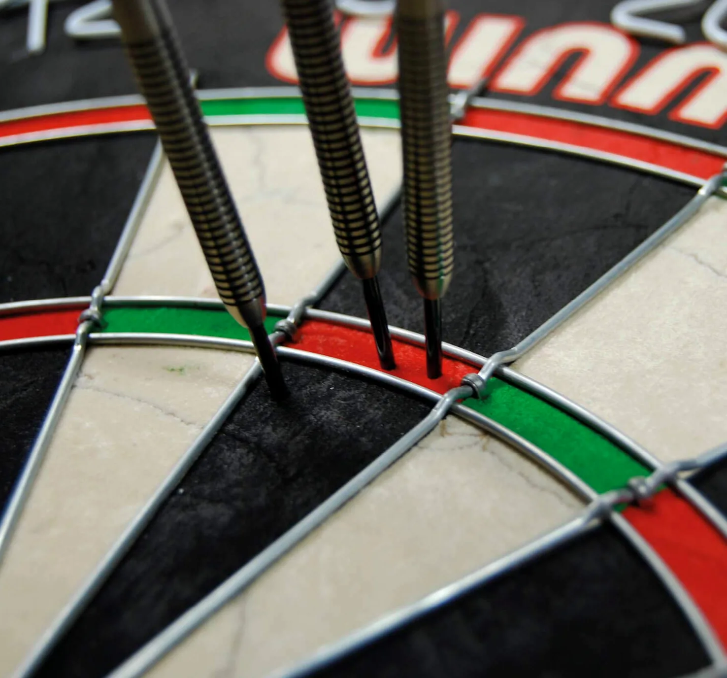 Winmau Jeu de fléchettes Pro-SFB Winmau en Acier avec 2 Jeux de fléchettes