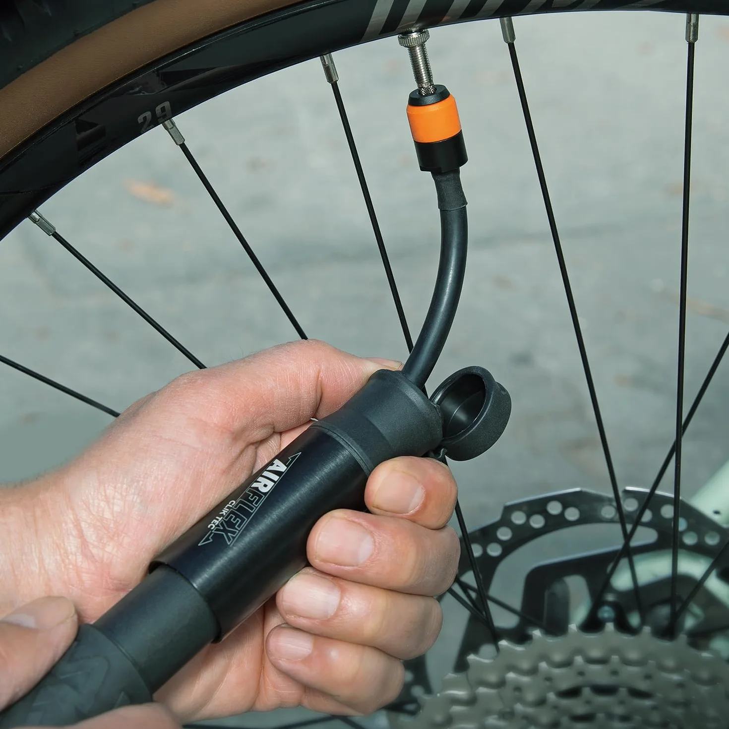 SKS Germany Airflex Explorer CLIK TEC Mini Pompe à vélo avec Tuyau Extensible et tête de Valve CLIK TEC, Noir
