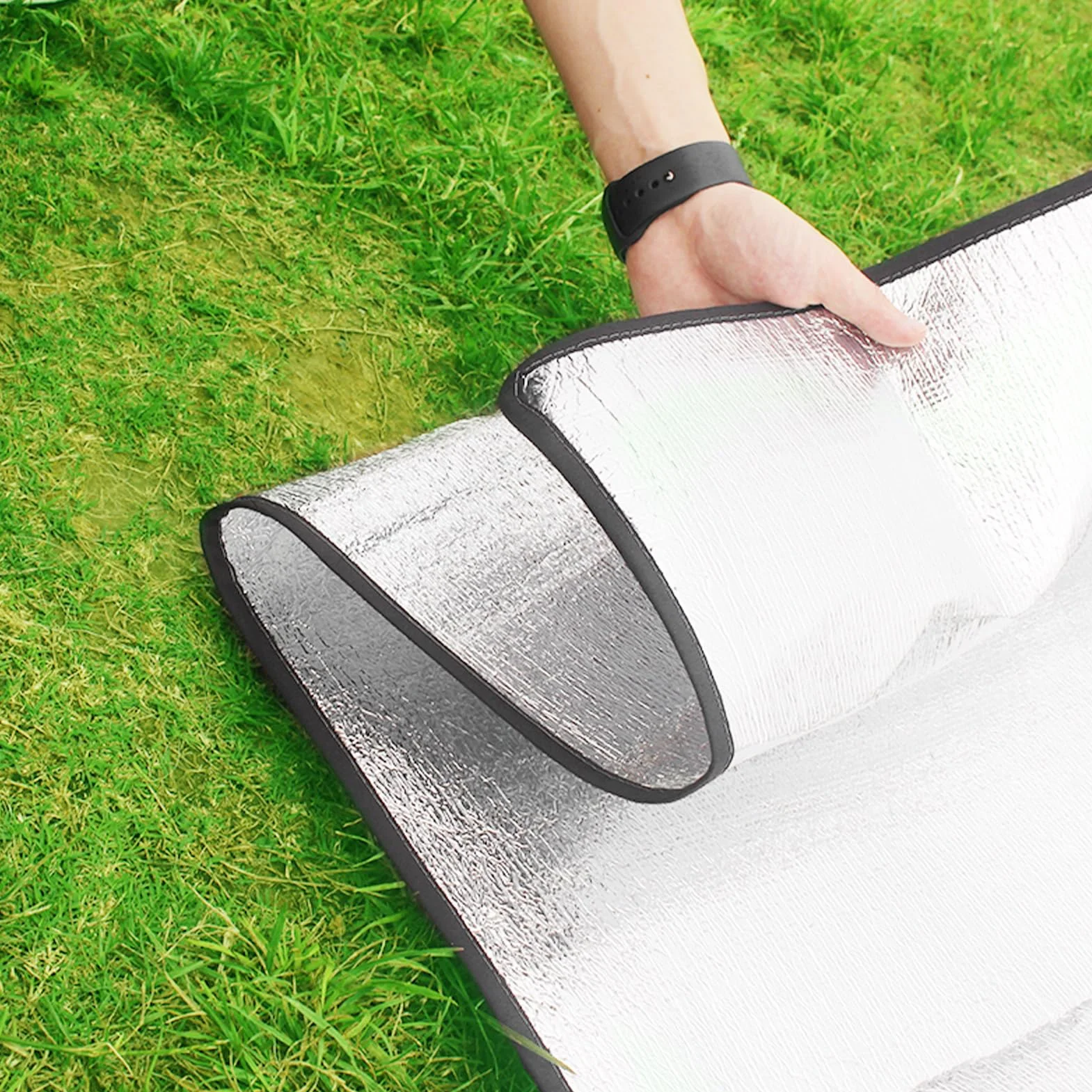 Tapis Isolant Camping Aluminium Pliable 200 x 200 cm Étanche Thermique Anti-Humidité