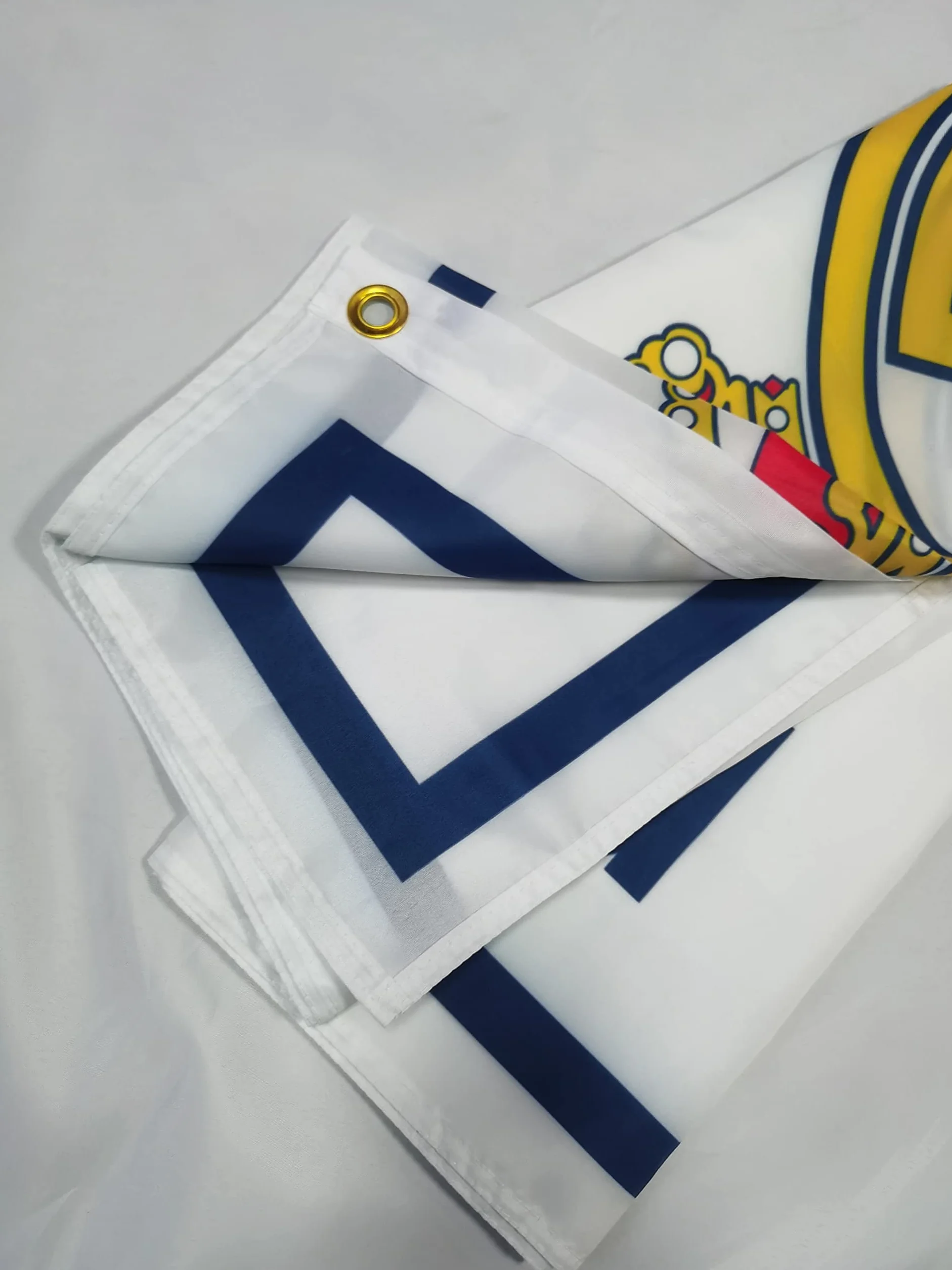 Drapeau Real Madrid 0,9 x 1,5 m 2 œillets Intérieur Extérieur