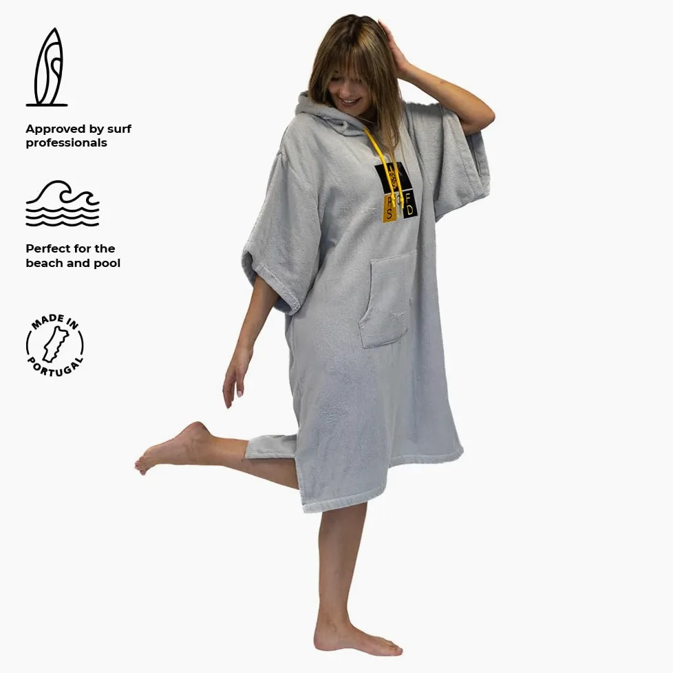 Surf Poncho - Peignoir de Serviette Polyvalent avec Manches, Capuche et Poche Avant – Coton Premium, Idéal pour Le Surf, La Natation et Les Sports de Plein Air - Unisexe, Taille Unique