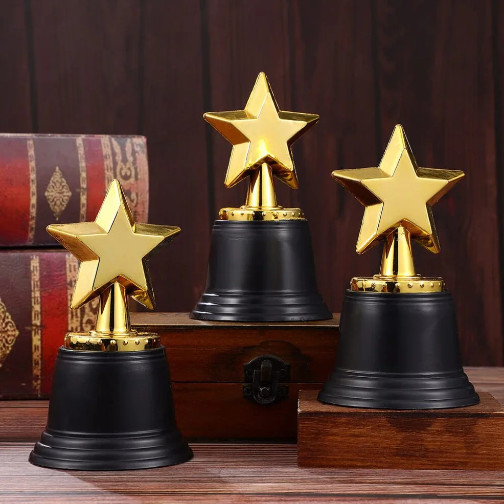 Didiseaon Trophée étoile: 9 Pièces Mini Trophée avec Base Plastique Foot pour Récompenses Sportives Jeux Winner Trophy pour Enfants Décorations de Classe et Concours