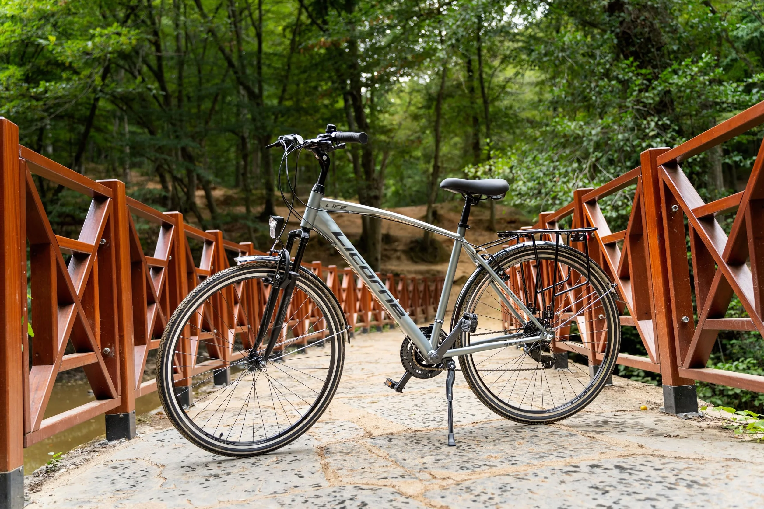 Licorne Bike Life M-V Vélo de randonnée 28'' 21 vitesses Dérailleur Shimano
