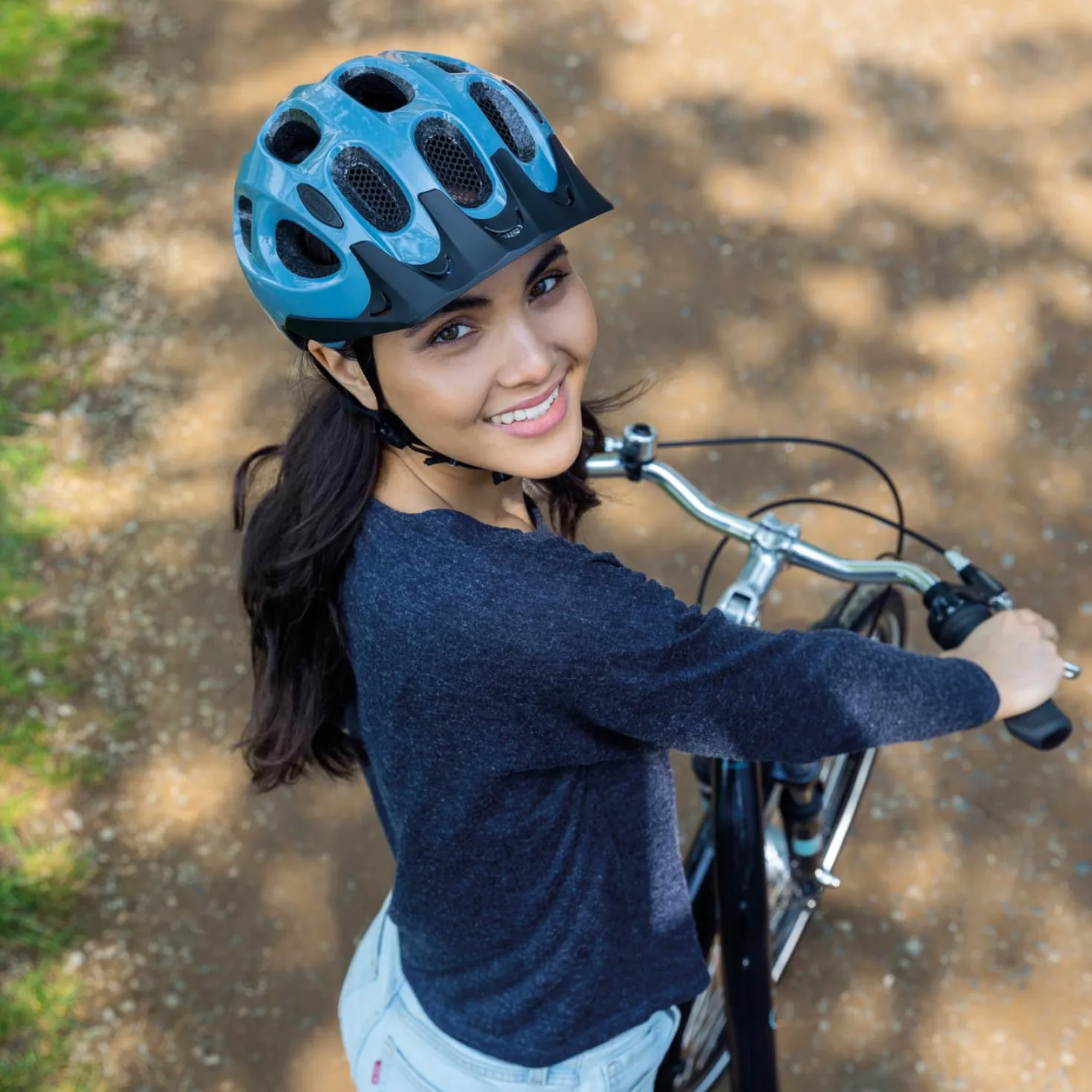 ABUS Casque de ville Youn-I ACE - Casque de vélo pour le quotidien - avec feu arrière LED intégré - pour femmes et hommes