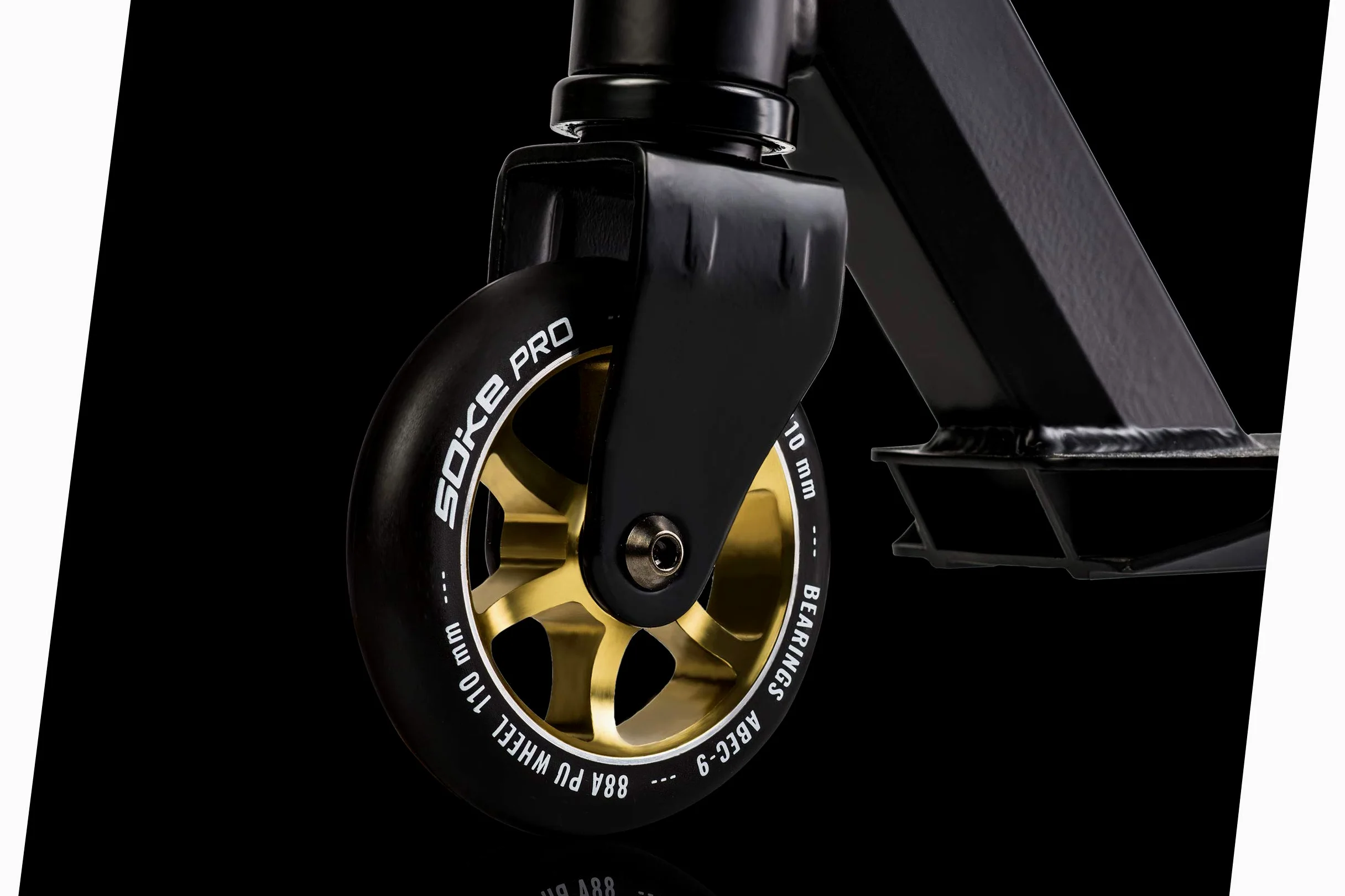 SOKE Stunt Scooter Pro Kick-Scooter avec roulement à Billes ABEC 9 Trottinette Trick pour Adultes et Enfants Deux Roues Freestyle Cityroller | 2 Roues | Capacité de Charge 100kg (Noir-Or)
