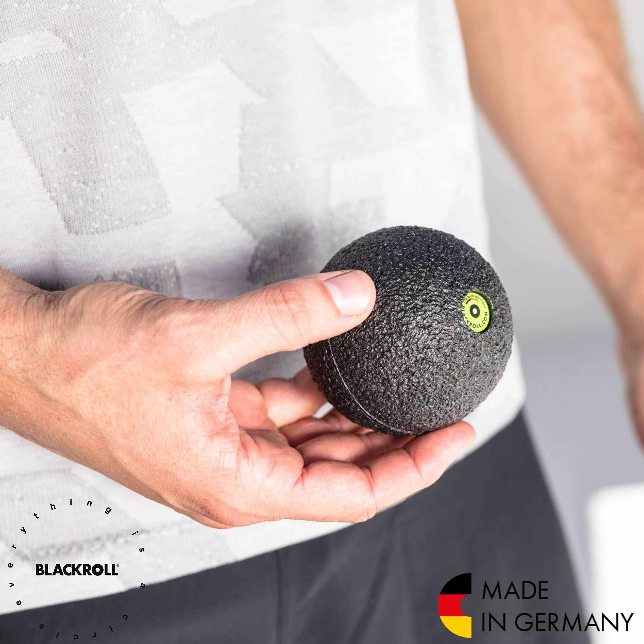 BLACKROLL® Faszienball balle de fascia pour automassage ciblé, balle de massage dureté moyenne fabriqué en Allemagne