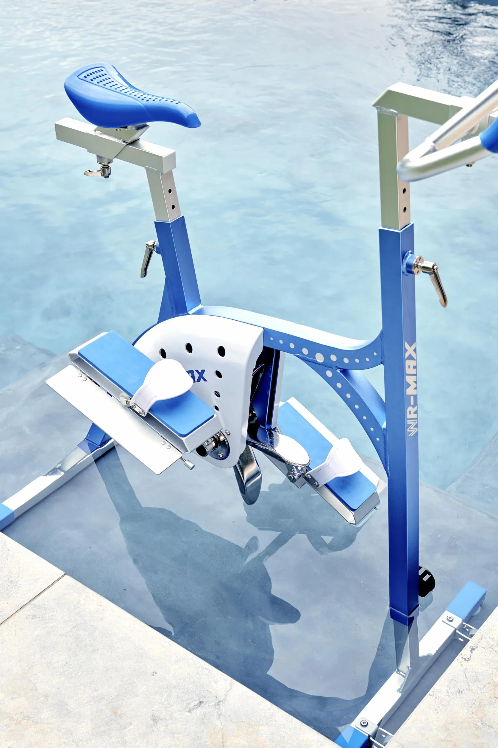 Waterflex Aquabike Aluminium WR Max WX-WRMAX1 - Vélo de Piscine Athléthique - Résistance Hydraulique - Effet Drait - Ergonomie Adaptative - Prof. 1,1-1,6m Bleu, Léger