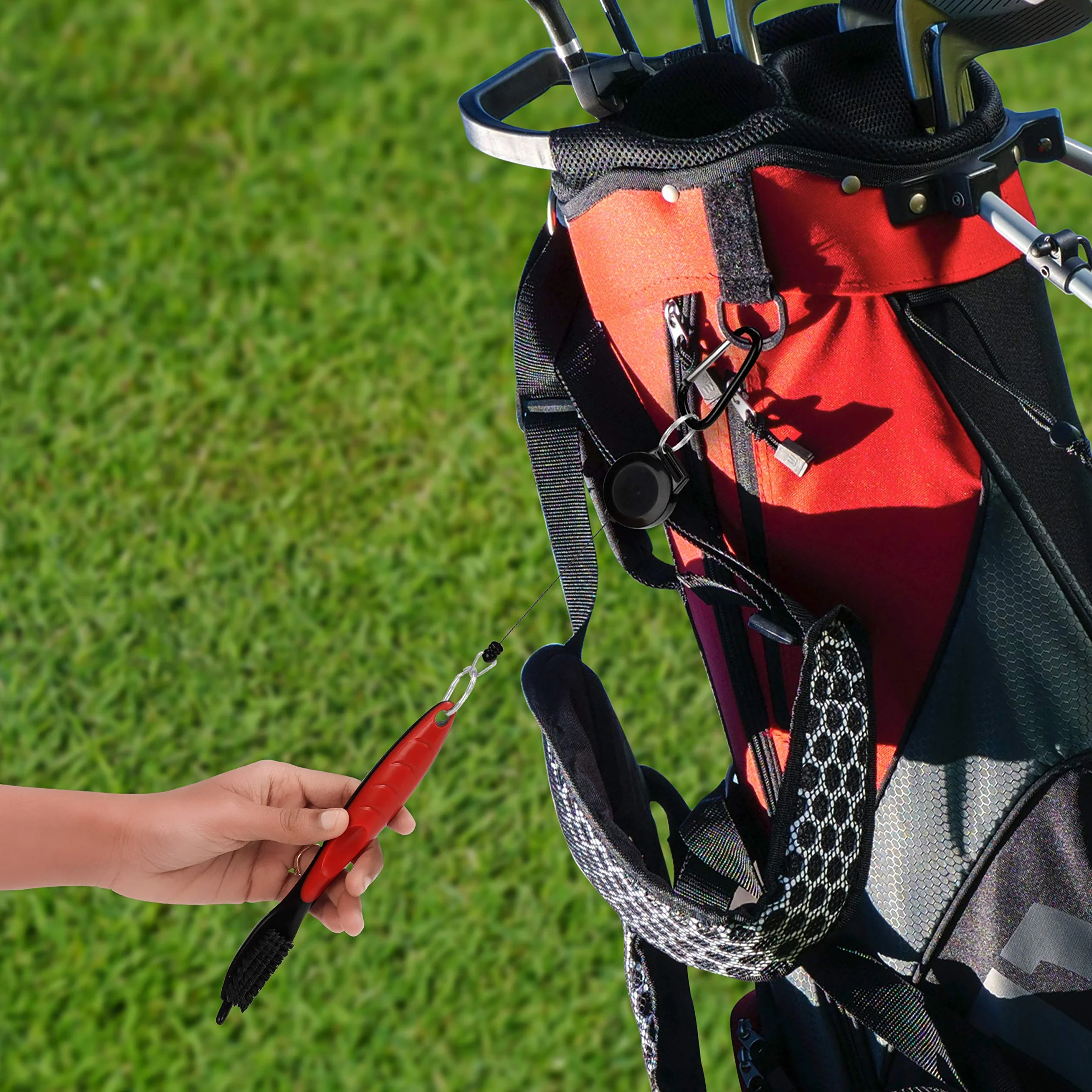 K&V GOLF Brosse pour Club de Golf et Rainures Brosse à Double Coté Nylon & Acier avec Pics pour Nettoyer Surface & Rainures de Club - Fournie avec Fermoir (Mousqueton) pour l'Accrocher Facilemen