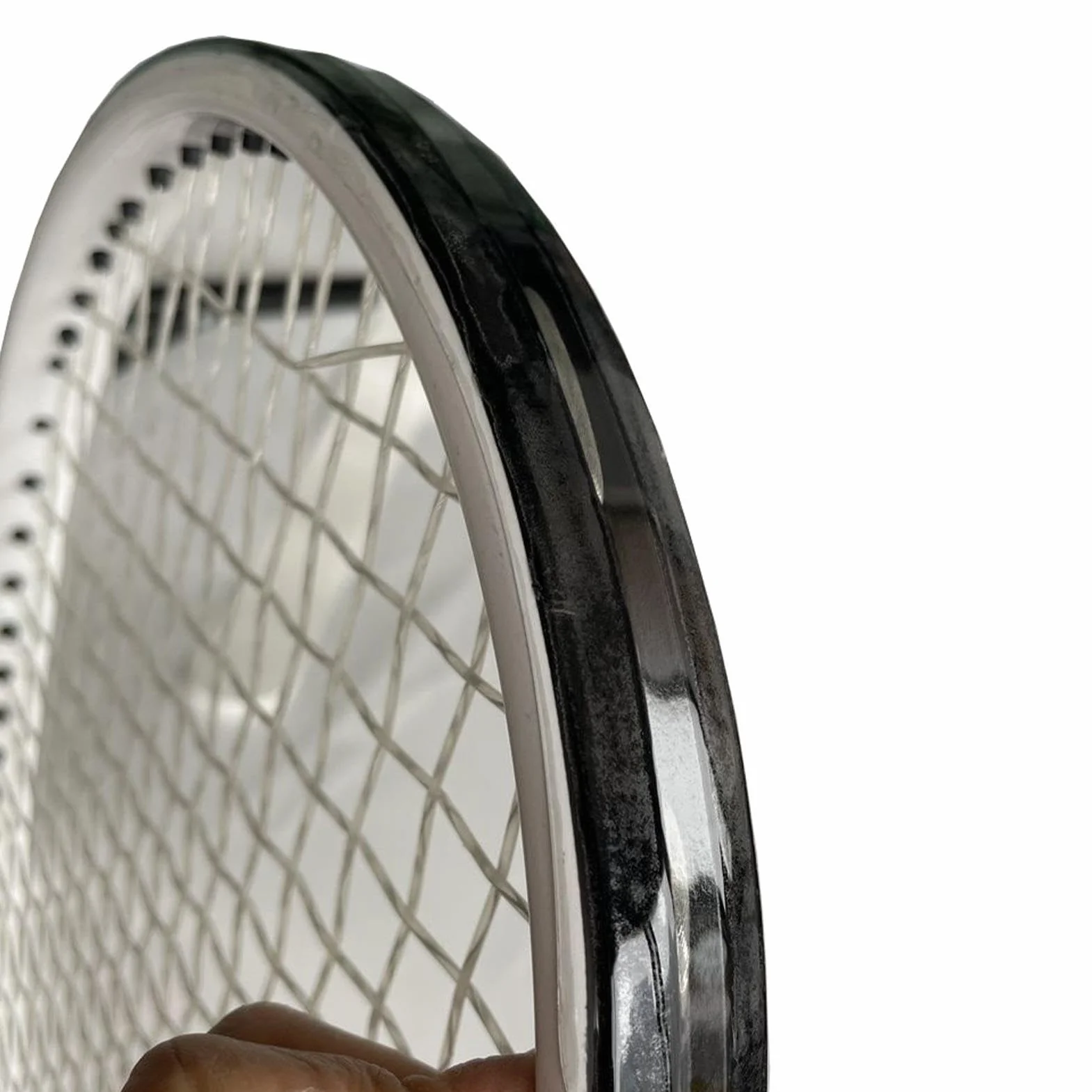 Bande de protection transparente pour cadre de raquette de tennis