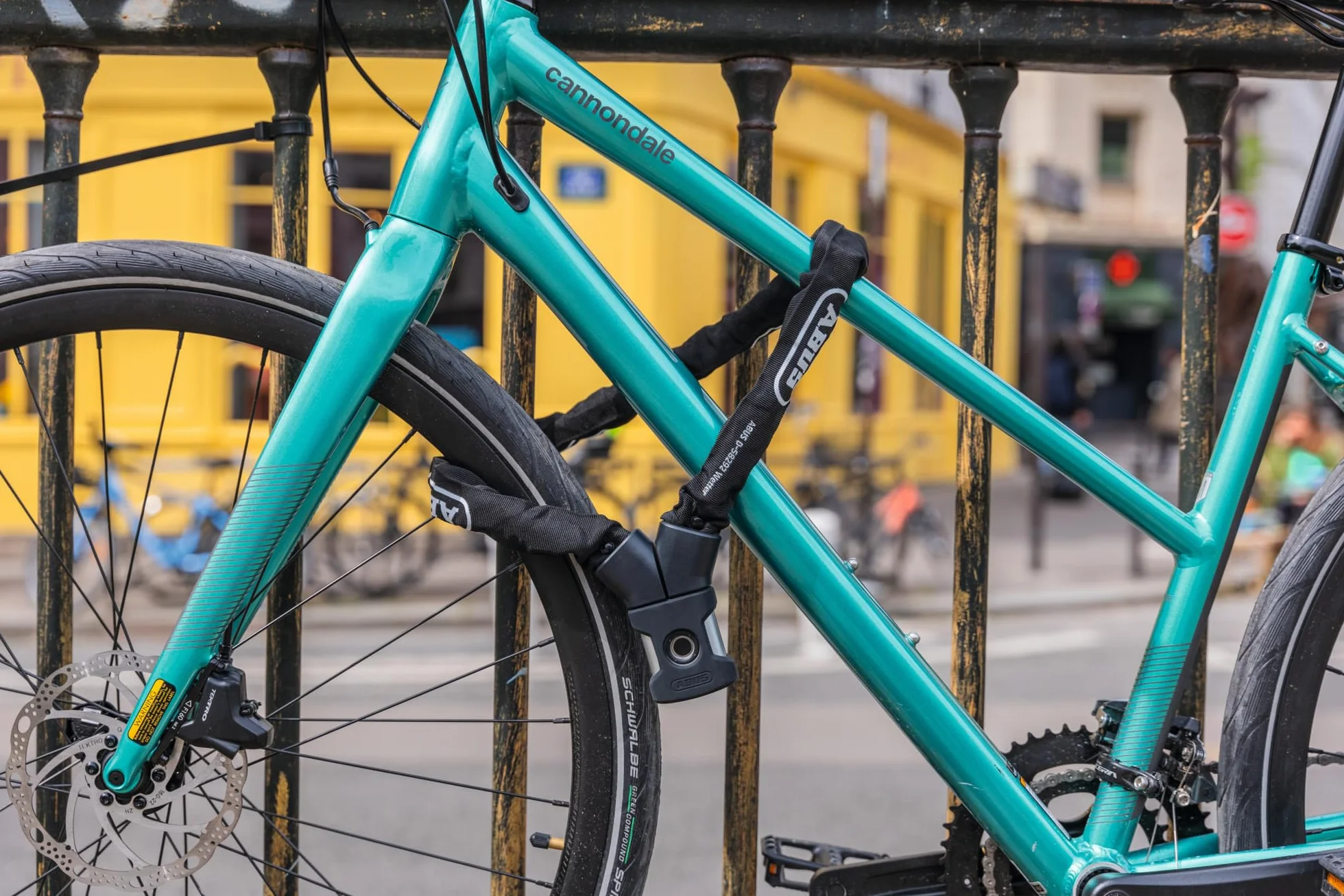 ABUS Kettenschloss YARDO 7807F avec capteur d'empreinte digitale, 110 cm | Antivol vélo avec capteur d'empreinte, chaîne ronde 7 mm, verrouillage automatique, IP66 & IP69