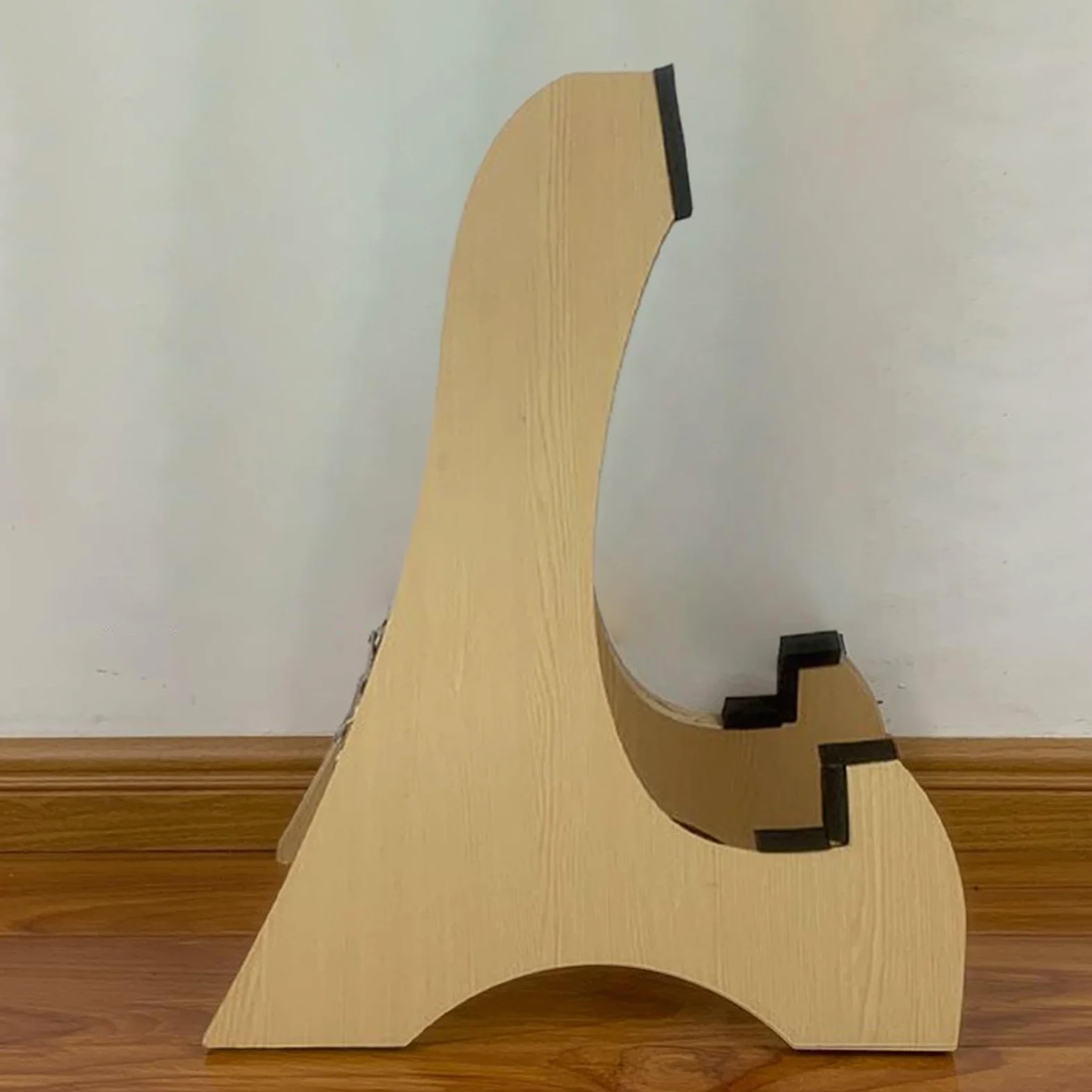 Support de Rangement pour Planches de Ski et Snowboards, idéal pour Vos longboards et Snowboards proprement et durablement. Revêtement en Mousse