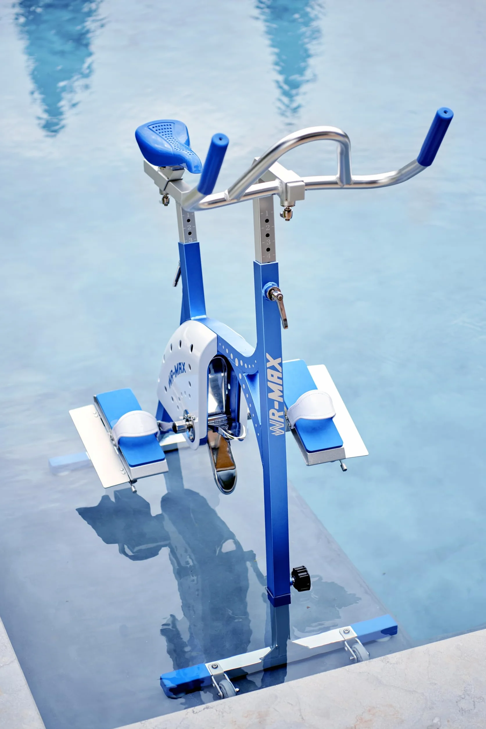 Waterflex Aquabike Aluminium WR Max WX-WRMAX1 - Vélo de Piscine Athléthique - Résistance Hydraulique - Effet Drait - Ergonomie Adaptative - Prof. 1,1-1,6m Bleu, Léger
