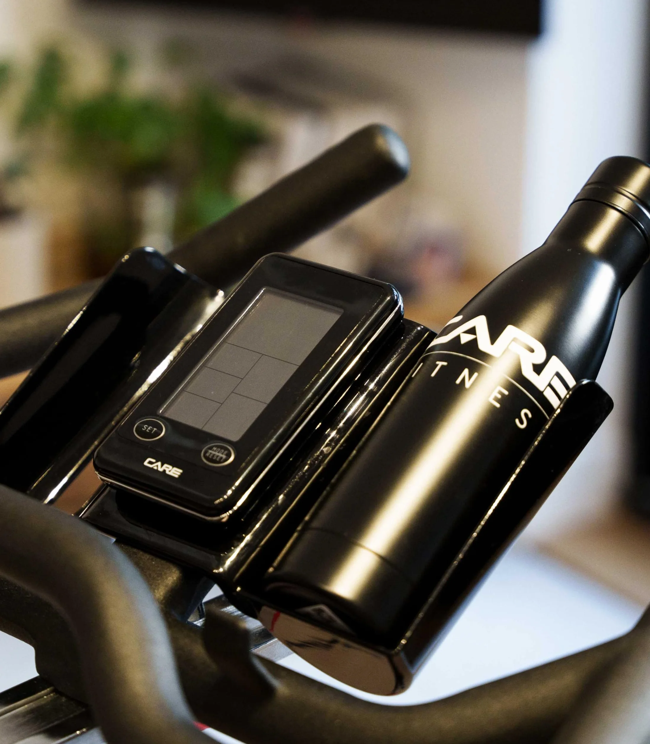Vélo de Biking Magnétique Speeder Masse d'Inertie 24 KG Réglage Résistance Cale-Pieds Sécurité