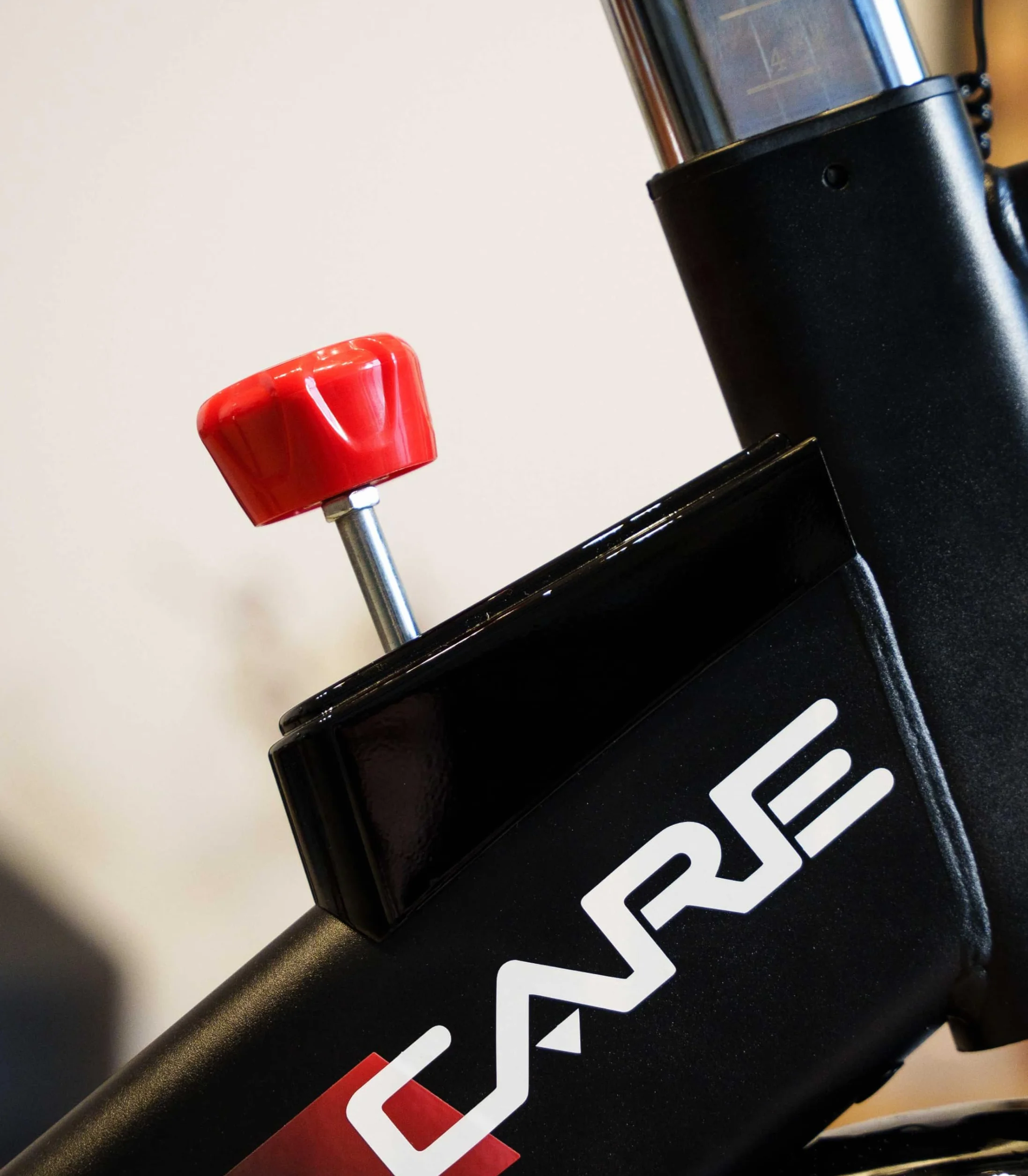 Vélo de Biking Magnétique Speeder Masse d'Inertie 24 KG Réglage Résistance Cale-Pieds Sécurité