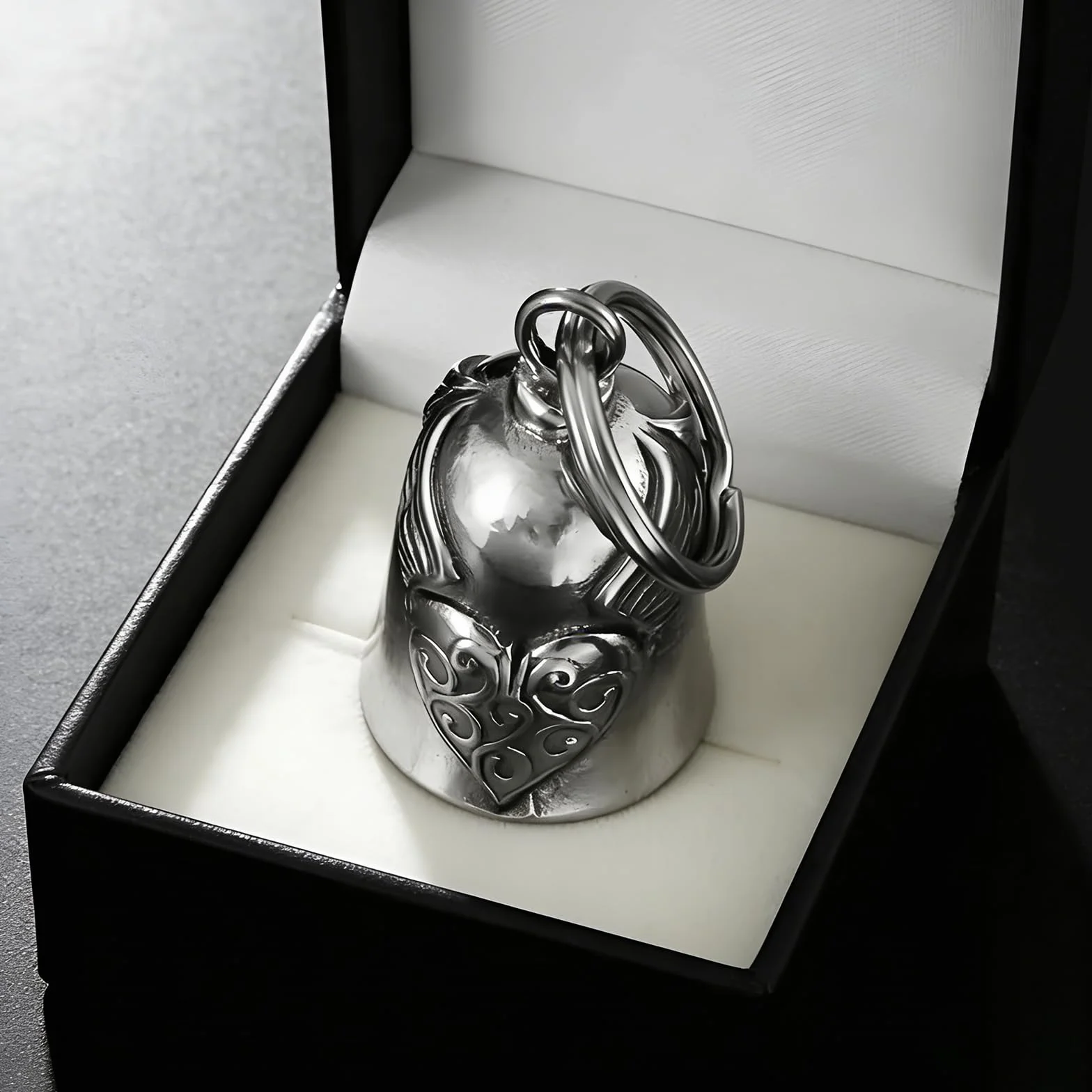 Clochette Moto Guardian Bell Porte-bonheur Ailes de Cœur, Pendentif en Acier Inoxydable pour Motard