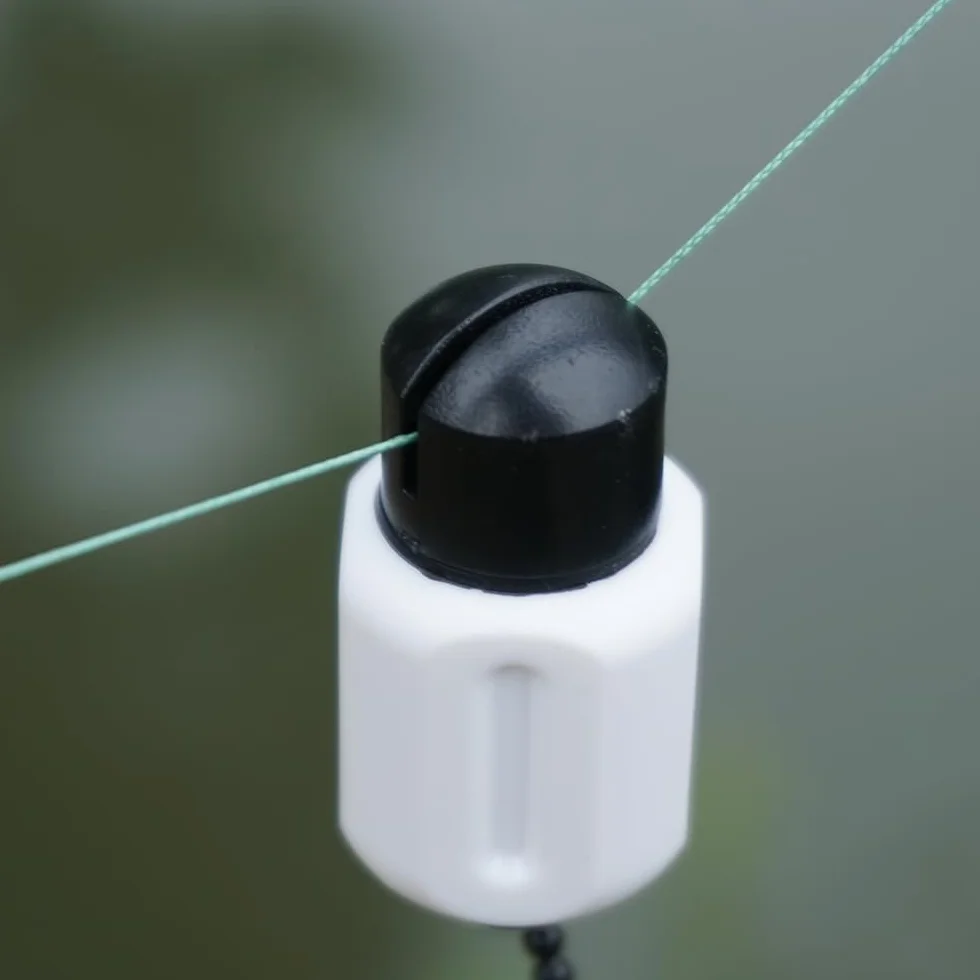 Hirisi Tackle Bobbins Swinger Drop Off - Chaîne en laiton pour alarme de pêche à la carpe - Chaîne noire - Clip de cordon réglable