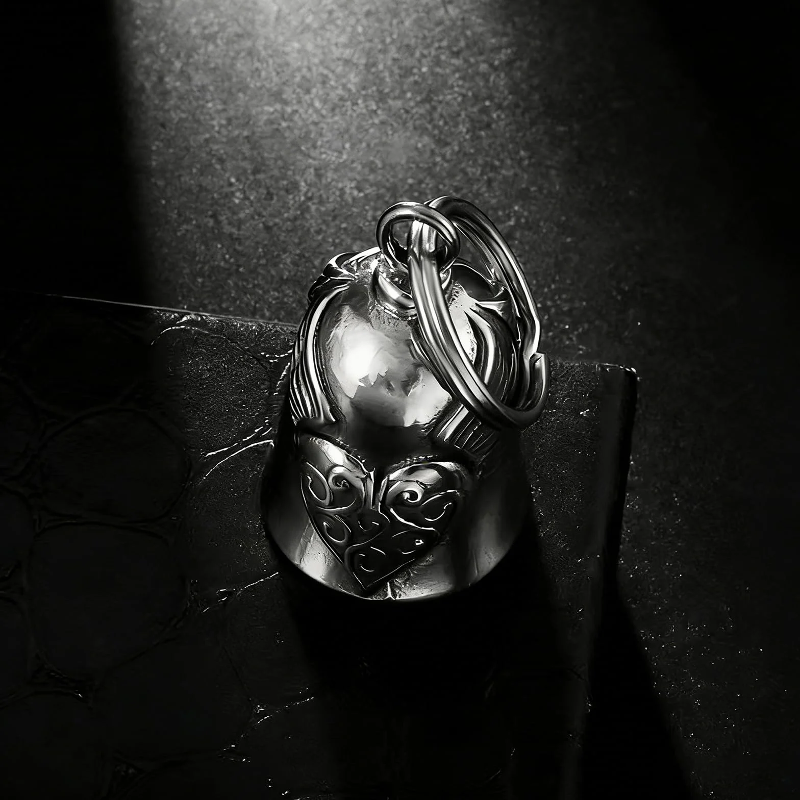 Clochette Moto Guardian Bell Porte-bonheur Ailes de Cœur, Pendentif en Acier Inoxydable pour Motard
